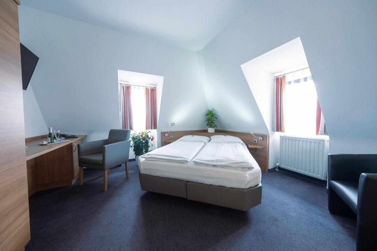 Hotel Baer Sinsheim Luaran gambar